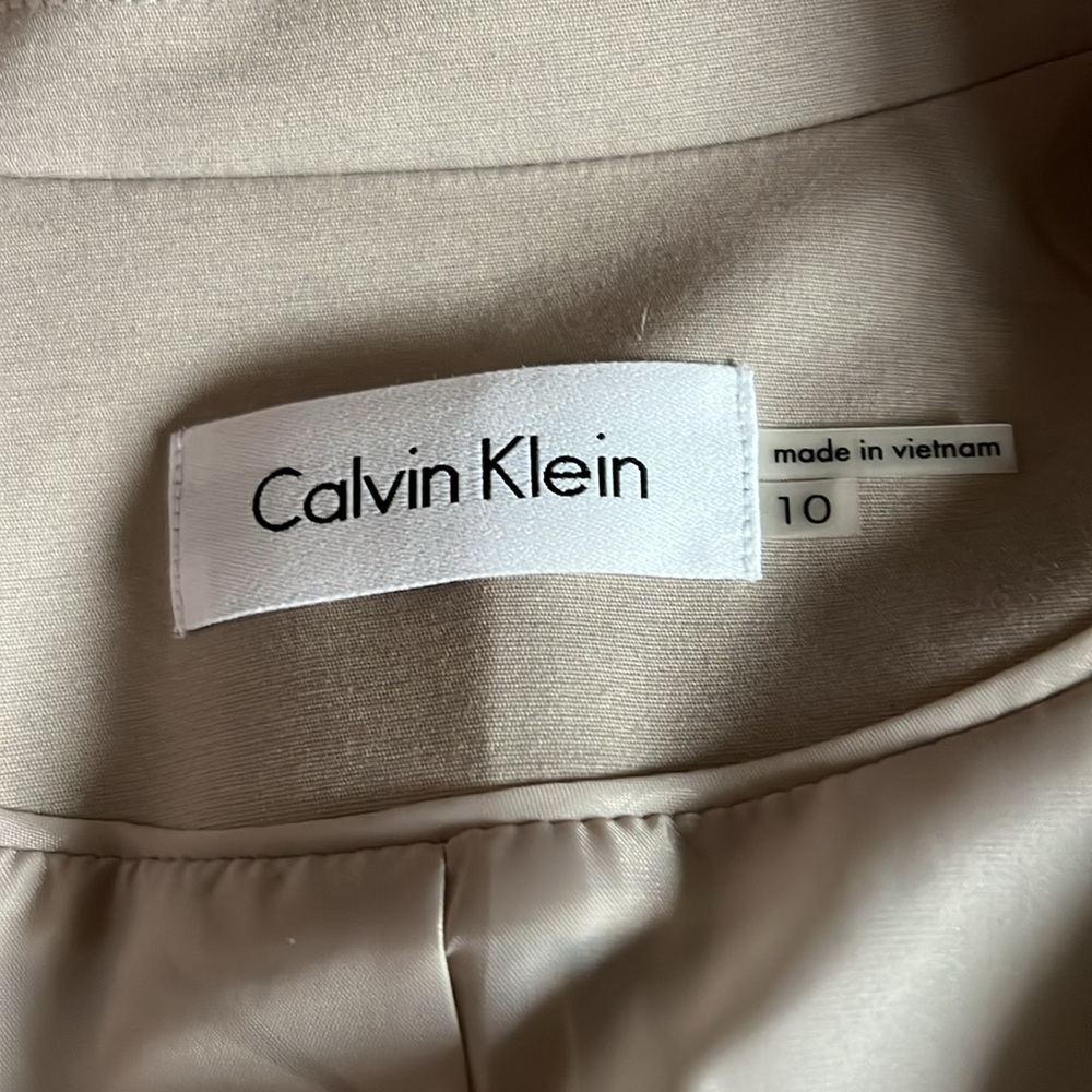 Calvin Klein - Picture 8 of 9